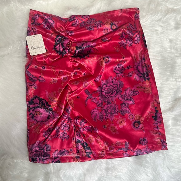 ✨NWT✨ Free People Avas Print Miniskirt - Picture 2 of 6